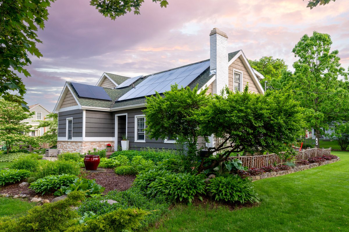 greendoorapp's tweet photo. If your home has energy-saving features, this important document from @ai_national, included in every Pearl Certification, can help increase the #appraisal value of your home: https://t.co/rW7tmuj6ZW

#homevalue #saveenergy #energyefficiency #refinance #sellmyhome #powerofpearl https://t.co/GtDed8UQj2