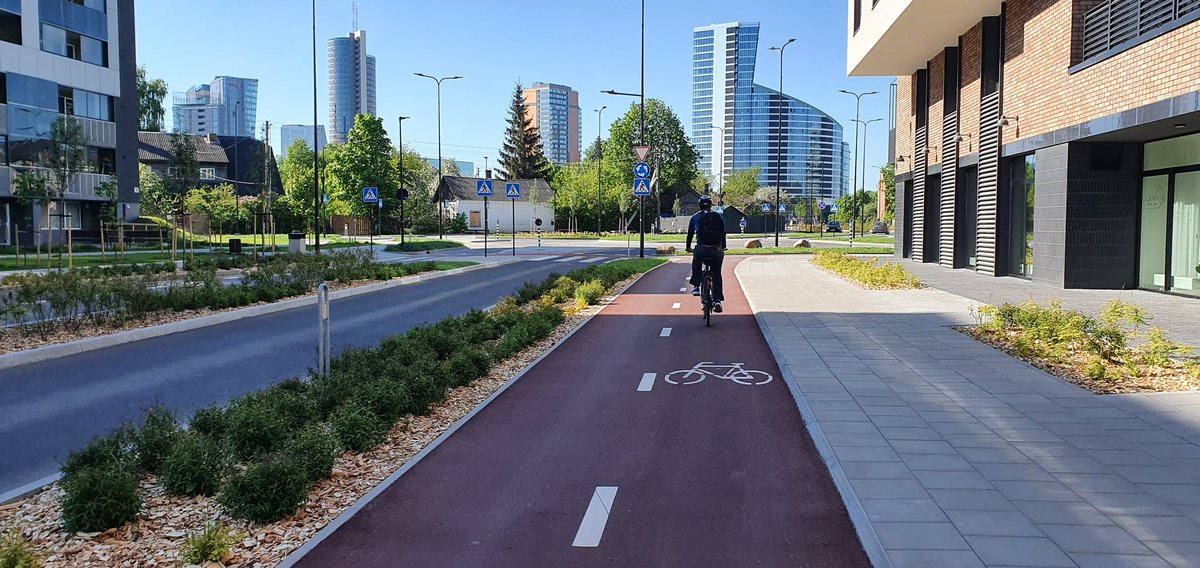 antonnikitin_'s tweet photo. Map of #cylcing infra development in #Vilnius. Most of newly built red asphalt carpets for cyclists are protected #bikepaths to connect different parts of the city.
Still couple gaps but the network there visible!
Thanks to the team and @RemiSimasius who made it possible! 🚲👌 https://t.co/CgVJSfbil0
