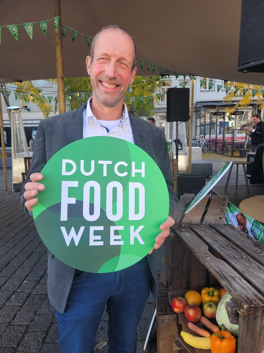 DeMelkvee's tweet photo. Een mooie start van de #dutchfoodweek in #Brabant! Boeiende inspiratielezing & gesprek met @EliesLemkes , #DirkDuizer , #GeertWilms en hele leuke ontmoeting met alle innovatieve #agrofoodpluim ontvangers van de afgelopen jaren; w.o. #trayplant #smaakcentrum #zuiderzwam https://t.co/uV0zXgznOx
