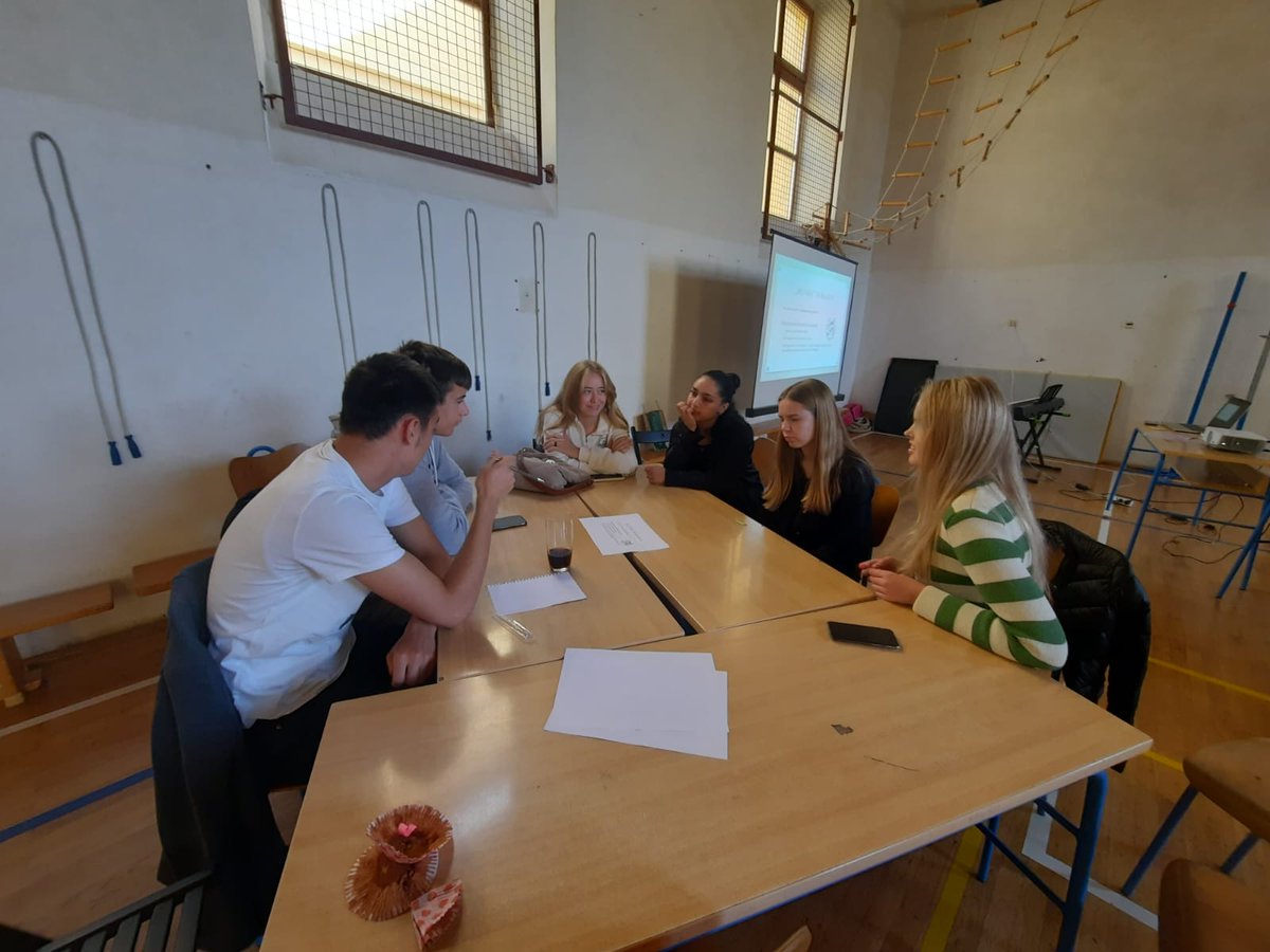IESMartinRivero's tweet photo. ... canciones al estilo tradicional croata. Por la tarde, visita al museo del asentamiento prehistórico de Vućedol. #Vukovar #Hvala #Vućedol #bećarac #Erasmusiesmartinrivero #ErasmusPlus #IsGeographyDestiny? #Yaúnnosquedamás https://t.co/CGI0NKsWXU