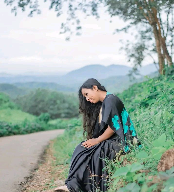 Nilmini77862272's tweet photo. Hot saree photography 🥰🥰🥰🥰 https://t.co/vqfuQJLlCw