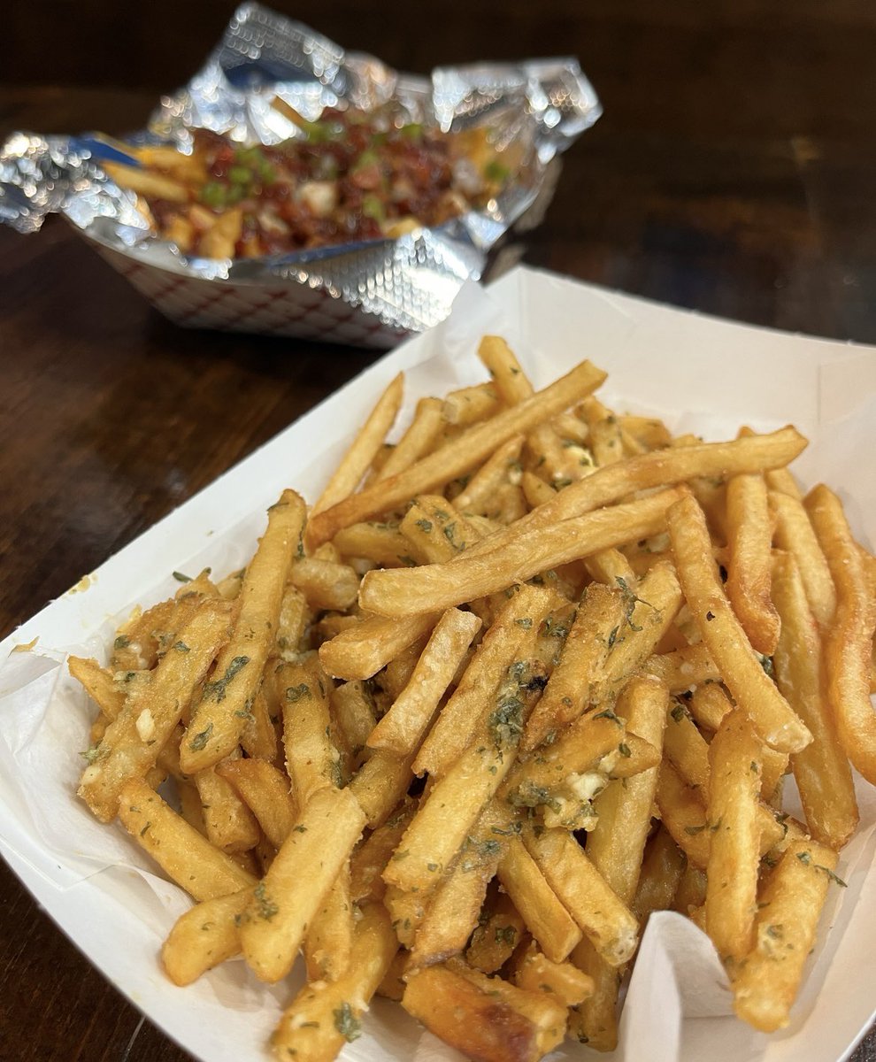 ViciousDogs's tweet photo. Happy Friday 🍟 
We are open today and all weekend from Noon to 6pm 🌭 
📸: @viciousdogs https://t.co/RmEQxcUoWC