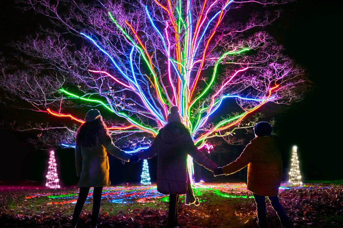 [AD] ✨ Christmas at Roundhay Park is a brand new illuminated trail for #Leeds . Gather together your very best friends and family for a picture perfect treat✨
northleeds.mumbler.co.uk/christmas-at-r…