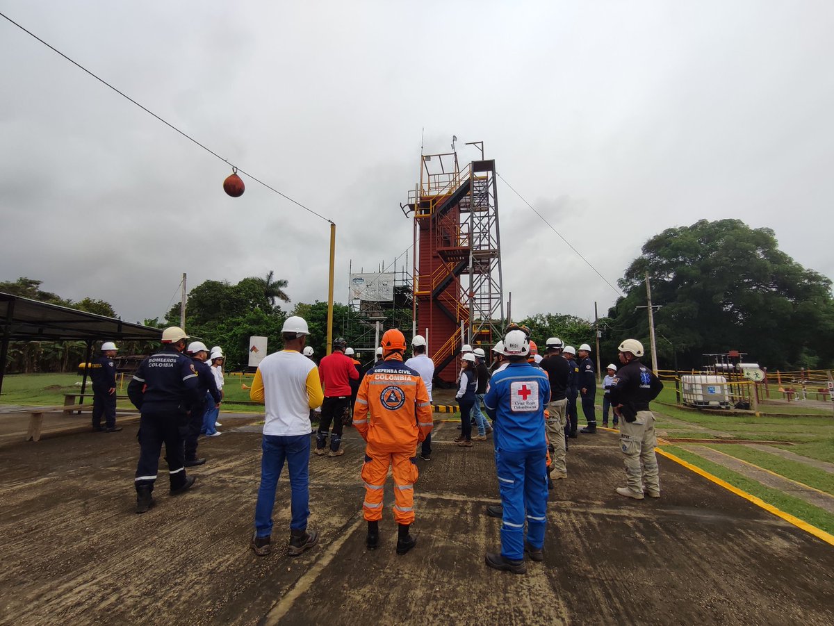 🔵 Los organismos de respuesta realizan el recorrido por la pista de entrenamiento de #SACSGROUP, evaluando posibles situaciones de riesgo y simulando escenarios de peligro.