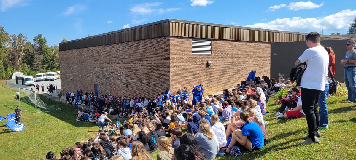 TransylvaniaSch's tweet photo. Blue Devil spirit was loud &amp; proud across Brevard today! 📣🏈
#tcsyes
@BrevardHS https://t.co/MoMjAr3jyM