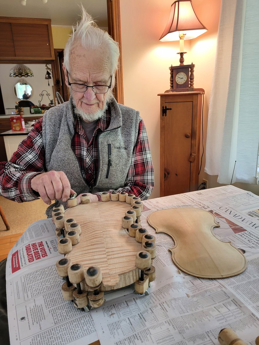 onceuponatreeCA's tweet image. At 88 years my dad is making another violin.  Gluing the back to the ribs today.