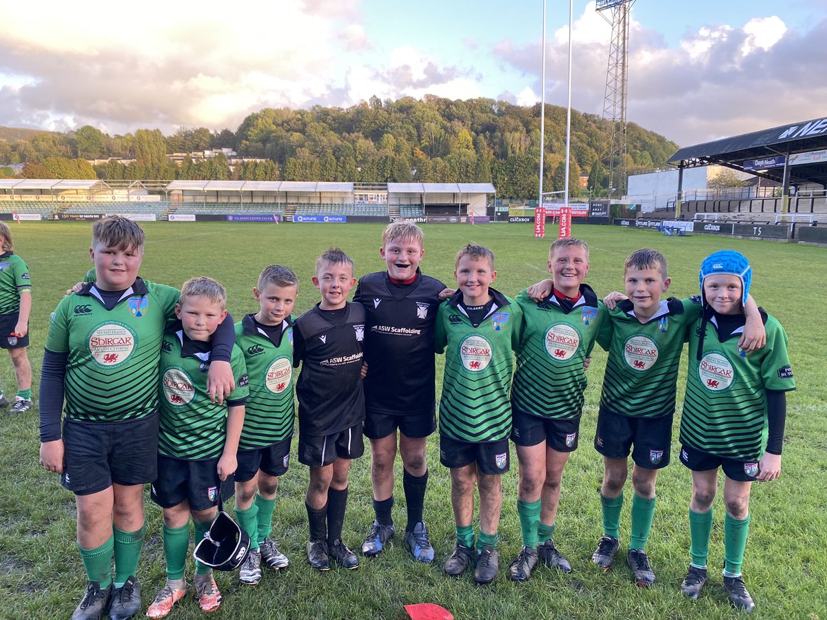 Trebanos15s's tweet photo. Great to see the 9 of the boys play in the Neath schools vs Swansea Valley schools derby tonight on the Gnoll tonight. Neath taking it at the end 30 - 25. Future looking good in the Banos @TrebanosRFCJuni https://t.co/mzEnTi0GIE