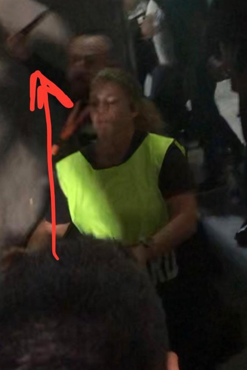 Ολα τριγυρω αλλαζουνε και ολα τα ιδια μενουν... Ωσπου εν τζιαμε δεν προκειται να δουμε ασπρη μερα. Τζιαι ενα τελευταιο... Τουτος ο "κυριος" πιο κατω εβγαλε μαχαιρι μες το ΓΣΠ (!!!) να μας σφαξει. Αυτα...