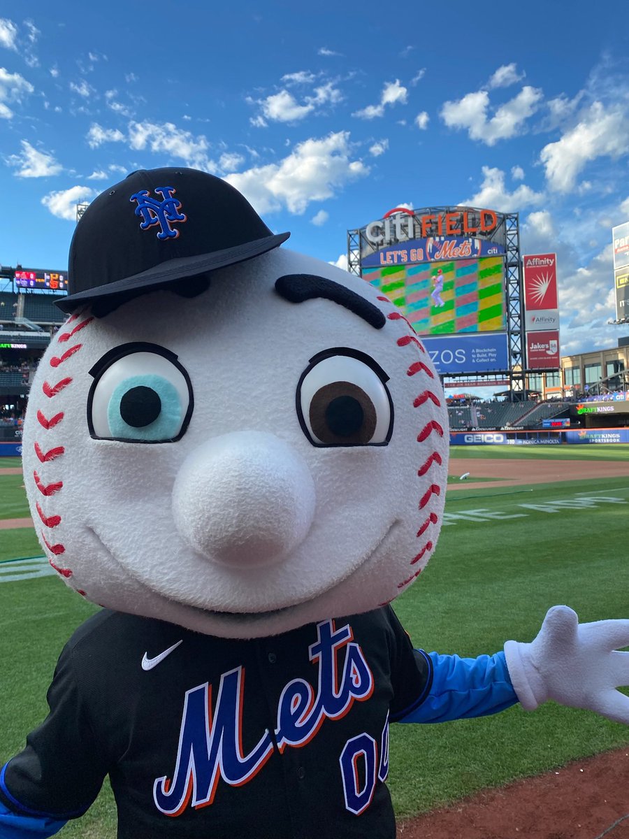 MrMet's tweet photo. Scherzday. #TheseMets https://t.co/QEGq6YhxLo