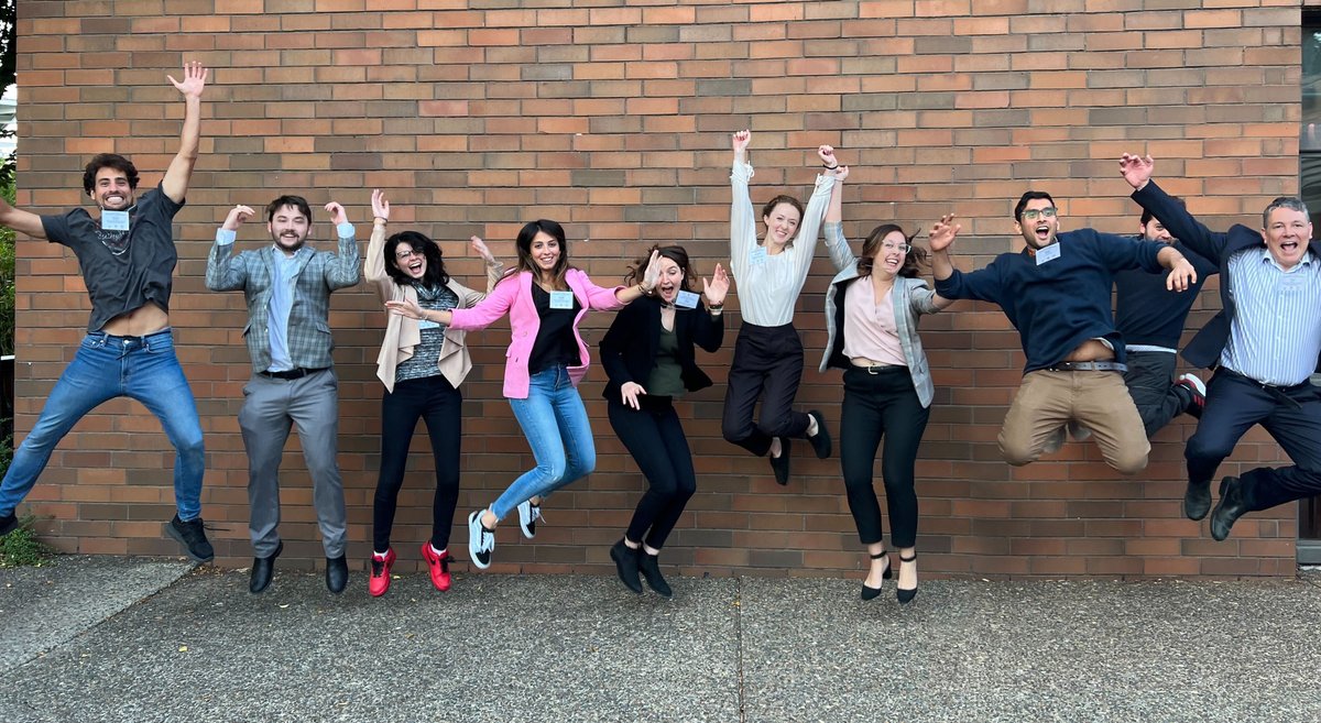 Friday mood in the Dalton Lab after an awesome day at the Oregon Bioengineering Symposium #OBS2022 🕺 @UOKnightCampus @meltelectrospin @AnderReizabal @ImanvonBriesen @PaulaSaiiz @kellyloneill @srikarmusic @EHD_3D_printing