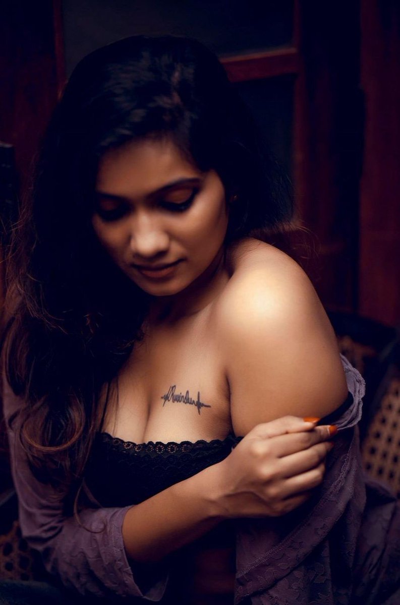 Nilmini77862272's tweet photo. Hot girls 🥰🥰 https://t.co/MiWXSGfVms