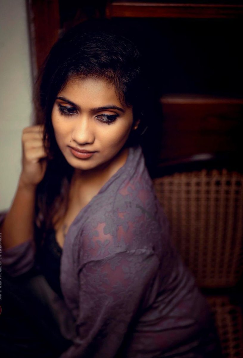 Nilmini77862272's tweet photo. Hot girls 🥰🥰 https://t.co/MiWXSGfVms