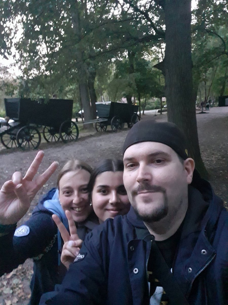 Darkcurry04's tweet photo. Haben schon viel erlebt gut gegessen gut getrunken so kann es weiter gehen #SchlossDankern https://t.co/EtvPgZu7IP