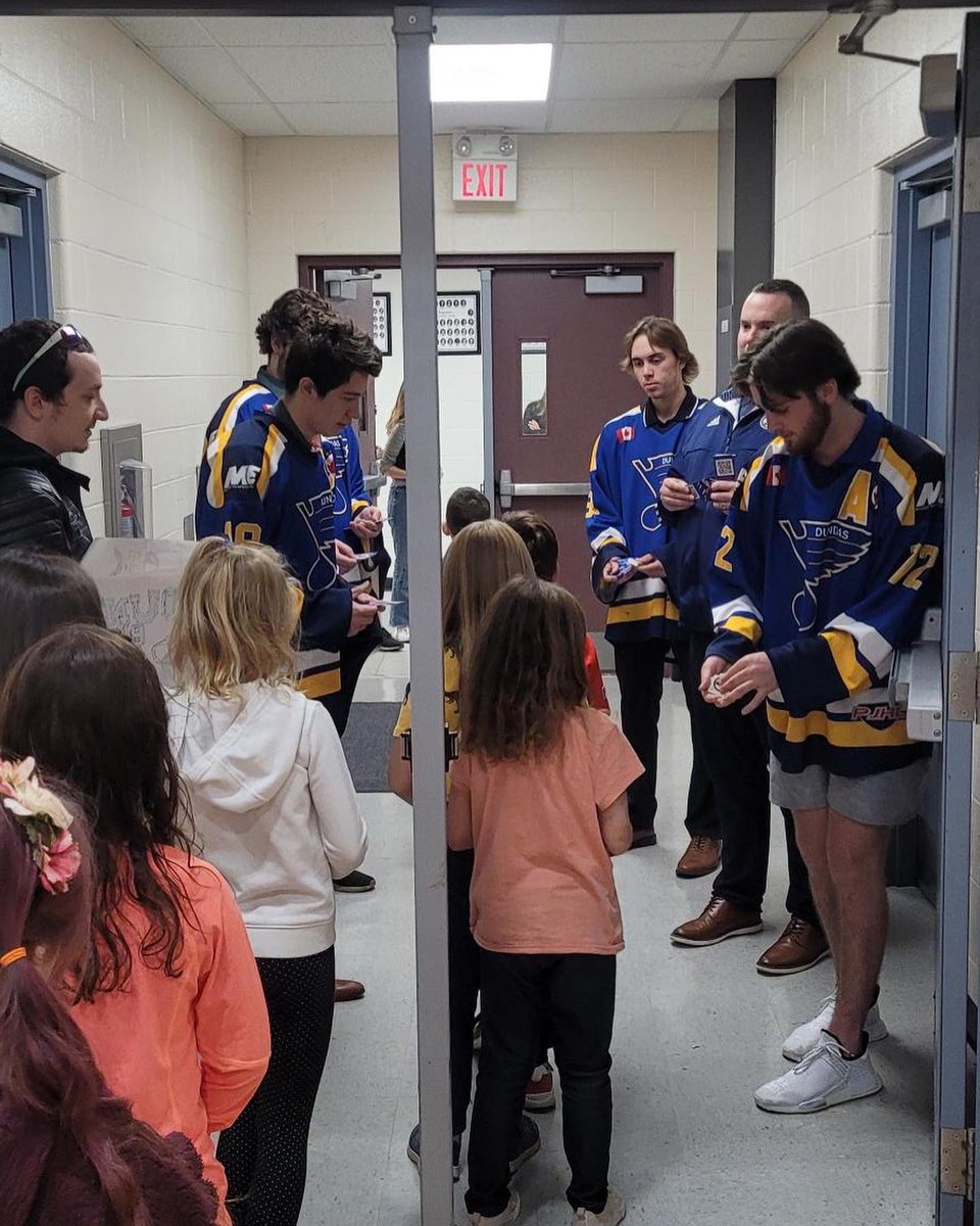 DaneONeill2's tweet photo. The Dundas Blues players visited St Augustine Elementary today to speak and vote on posters that were made by these very talented grade1-6 students. Check out the new Blues Fans section where these colourful creative posters will be displayed for every home game. https://t.co/JzvH86Zg3r