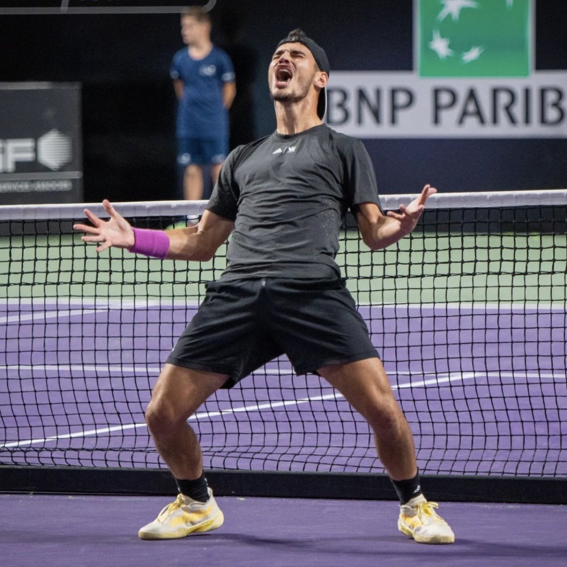 ALLEZ 🔥🔥 Victoire encore pleine d’émotions aujourd’hui à <a href="/OpenVendee/">Open de Vendée</a> !!! MERCI au public pour le soutien incroyable qui m’a permis d’aller chercher ce match ❤️

Rdv demain en 1/2 finales pour la suite de l’aventure, on va se battre ensemble 💪 <a href="/ATPChallenger/">ATP Challenger Tour</a>