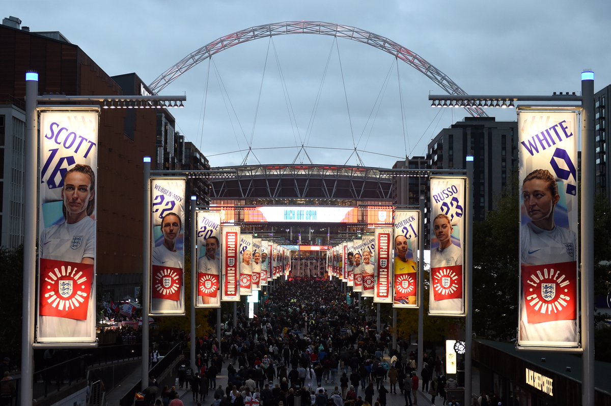 Lionesses's tweet photo. Heading to a sold-out @wembleystadium 😀 https://t.co/qzjMUqxnds