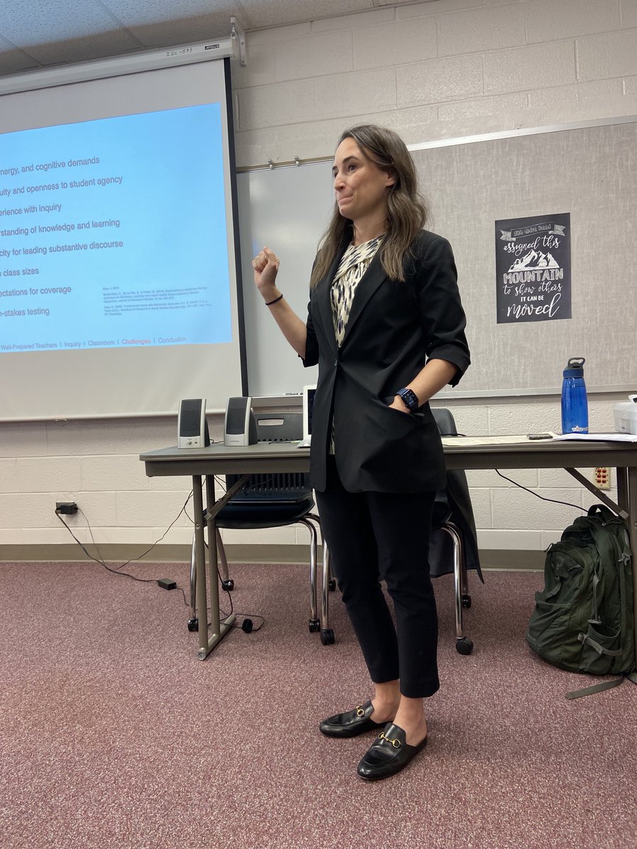 LHMatherson's tweet photo. Dr. Tori Smith presenting at #ALCSS. What are the challenges to teaching with inquiry learning? @UA_EDU_ https://t.co/Hgy9H73b6z
