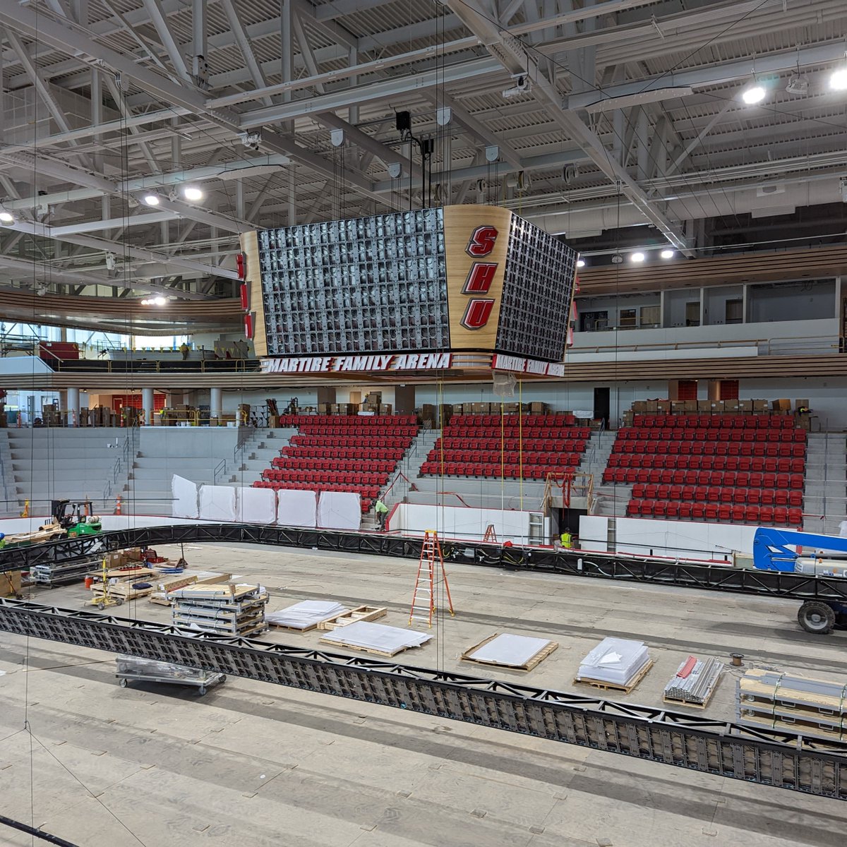 We’re getting ready for Pioneer wins on our new scoreboard! 🙌 #WeAreSHU #MartireArena <a href="/SHUBigRed/">SHU Pioneers</a> @SHUHockey @SHU_WIH