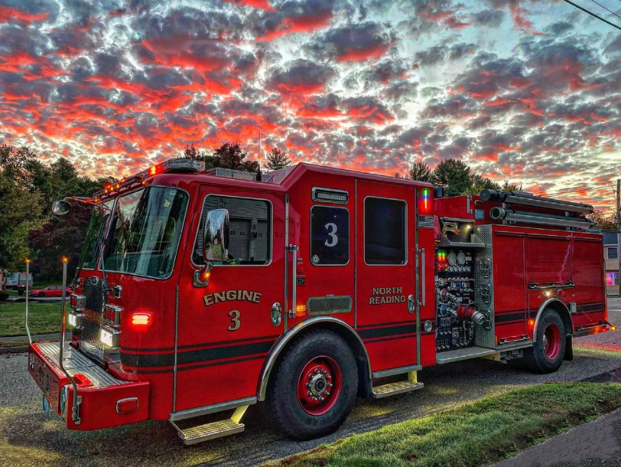 bulldogfa's tweet photo. Check out this fantastic shot of North Reading's KME Panther LFD Pumper in the sunrise!
Thank you @spob86 (On Instagram) for sharing your photo with us!

#firetrucks #bulldogfireapparatus #sunrise https://t.co/5JmtqsQEuZ