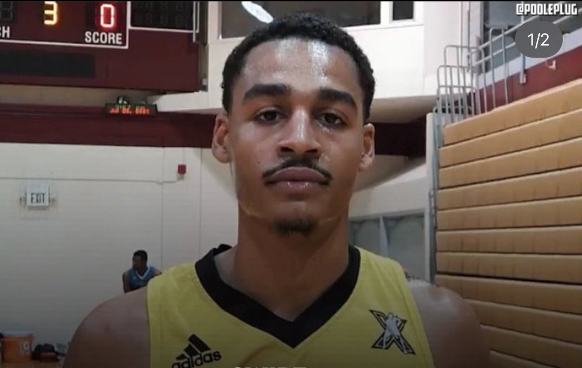 dwetmedamyo's tweet photo. Not gonna lie he got that face that’s just asking to get snuffed lol you can tell he got that smart mouth lol #JordanPoole #punch #snuffed #nightnight #dreymondgreen https://t.co/umMEi6u3Jd