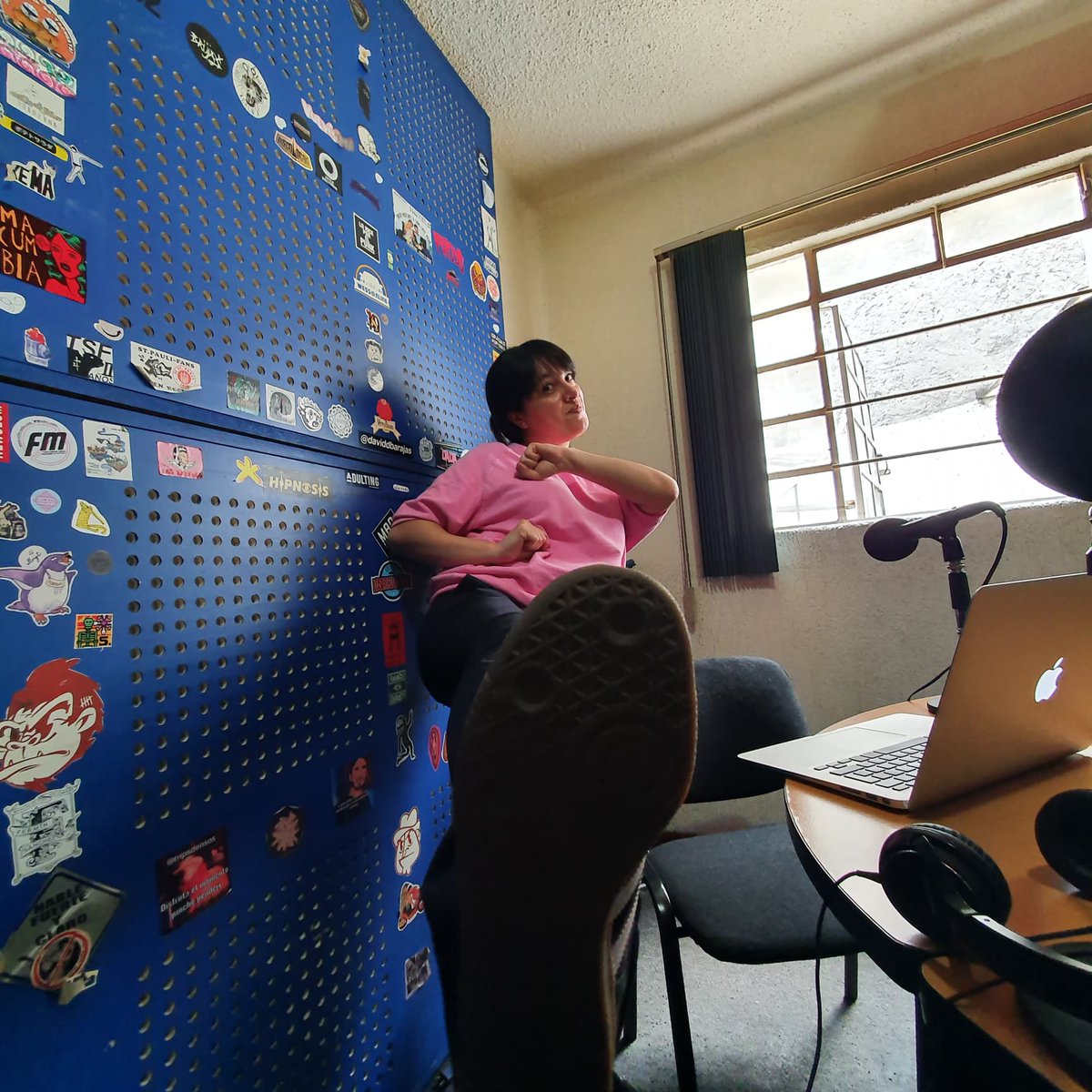 nofm_radio's tweet photo. Patada, karatazo, persecución, frases matonas entre matones y tiernos sociópatas. El #PLAYNoFM de @conejoazulorama está de CINE DE ACCIÓN RE-VISITED. En vivo ahora #porNoFM https://t.co/WmTsBcODbd https://t.co/zpaQ4YsyVO