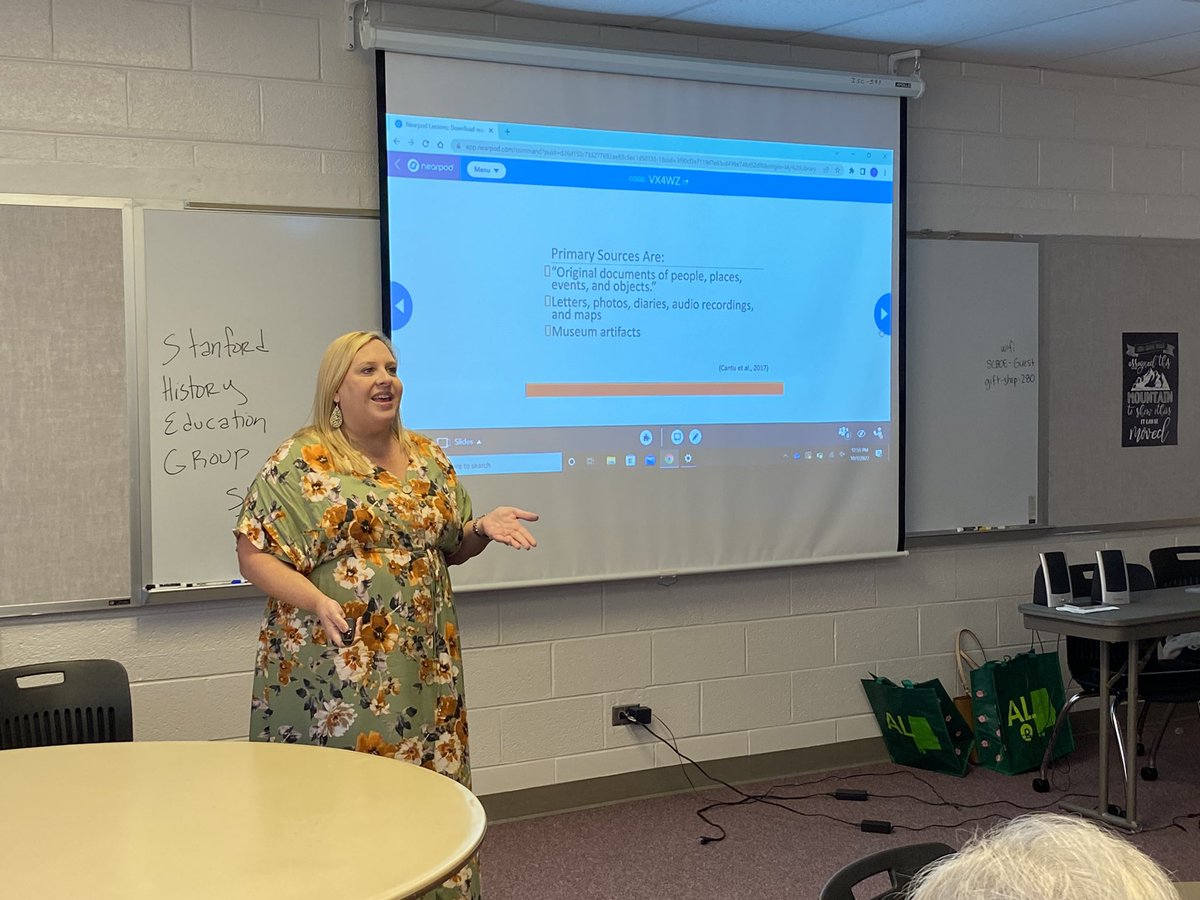 hsytchr's tweet photo. #ALCSS Conference 2022 @MobilePublicSch teachers Dr. Nicole Landry and Mr. Tyler Herrington presenting “Building Connections w/History through Documents and Literacy” …MGM High School https://t.co/MEJk99E94G