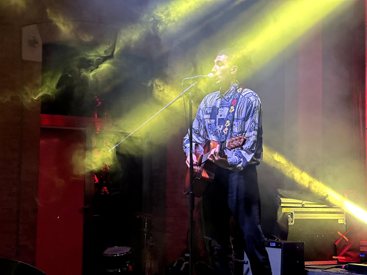 SerenissimaVe's tweet photo. Una serata musicale con Pop Up #PortDays! 
 
Nel cuore della zona universitaria di #Venezia, la musica degli studenti sale sul palco dei magazzini di San Basilio. 
 
#Venezia1600 ❤️🦁 https://t.co/dUNn7PNGG3
