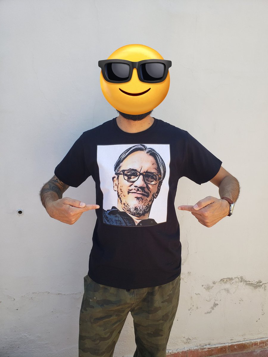 Dije que esta flia era fanatica de Marciano y de los <a href="/EnanitosVerdes1/">Los Enanitos Verdes</a>. 
Nuestro pequeño tributo