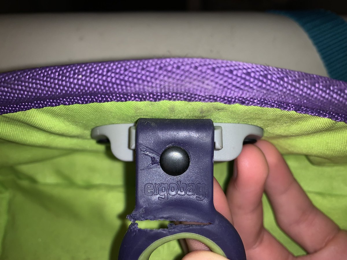 FrolleinPumpel's tweet photo. HILFE!
Euer Schwarmwissen ist gefragt! Wie tausche ich den Verschluss von einem #ergobag #cubo einen neuen Verschluss haben wir, aber keinen neuen schwarzen Gnubbel… @ergobag
Bitte rt!! https://t.co/dibHRvjTFY
