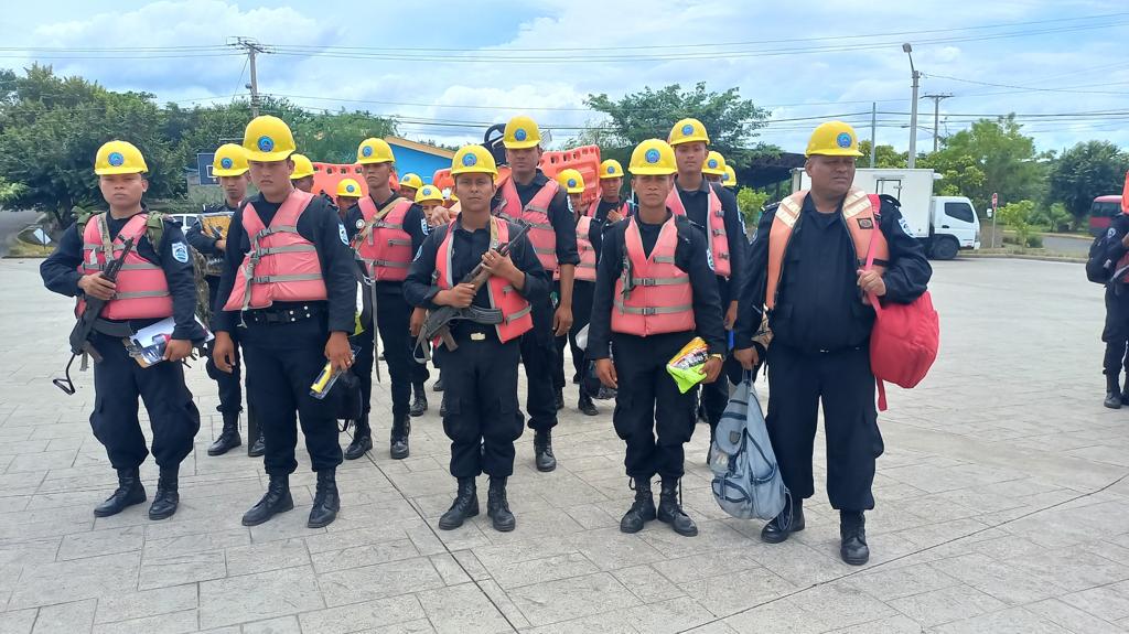 PNNicaragua's tweet photo. #Nicaragua

El Destacamento de Búsqueda y Rescate "Comisionado Daniel Alfaro" de la DOEP, se movilizan hacia zonas especiales RACCN, RACCS, Río San Juan y Zeleya Central 

Ante la alerta por fenómeno metereológico que afectará al país este fin de semana 

#JuntoALaComunidad https://t.co/eyhi8JMkI7