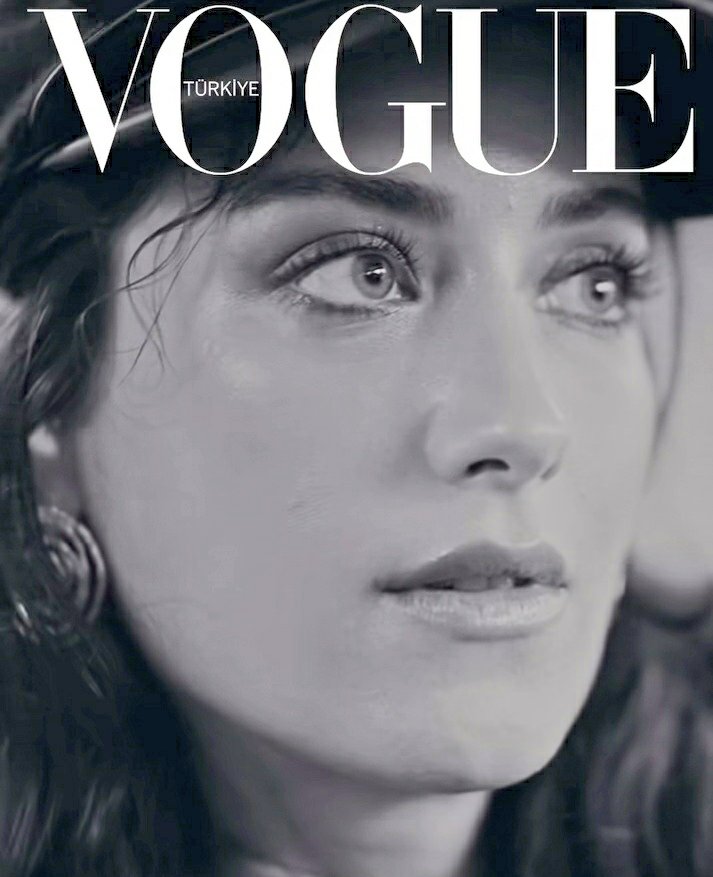 OMG😍🖤💛 #HazalKaya 💫
#VogueTürkiye 💥