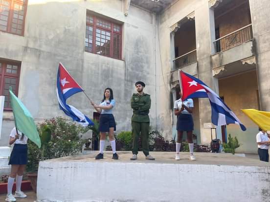 Estudiantes camagueyanos inician con matutinos y otras actividades la jornada Camilo-Che.
#CubaViveEnSuHistoria 
<a href="/UJCdeCuba/">UJC de Cuba</a> 
<a href="/CubaMined/">MINED</a> 
<a href="/elsa_ena/">Ena Elsa Velázquez Cobiella</a> 
<a href="/escuredo_mercy/">María Mercedes Escuredo Olazabal</a> 
<a href="/EdismeydaC/">Subdirectora Municipal Educación Camagüey</a> 
<a href="/DPECAMAGUEY/">Dirección Provincial Educación Camagüey</a>