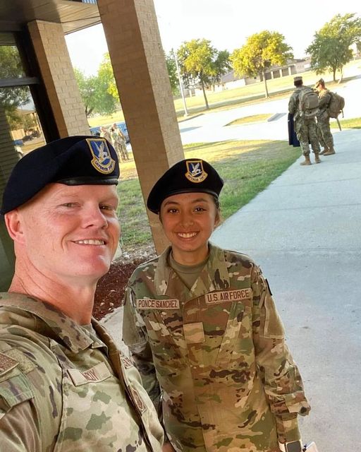 VeteranSupport7's tweet photo. Beautiful smile pretty 

 #militarywife #fallenheroes #militaryfamily #memorialday2022 #mdw #militarydog #militarydogs #army #armylife #armytroops #armyvet #fallenhero #armyveteran https://t.co/Bmpzgkldtw