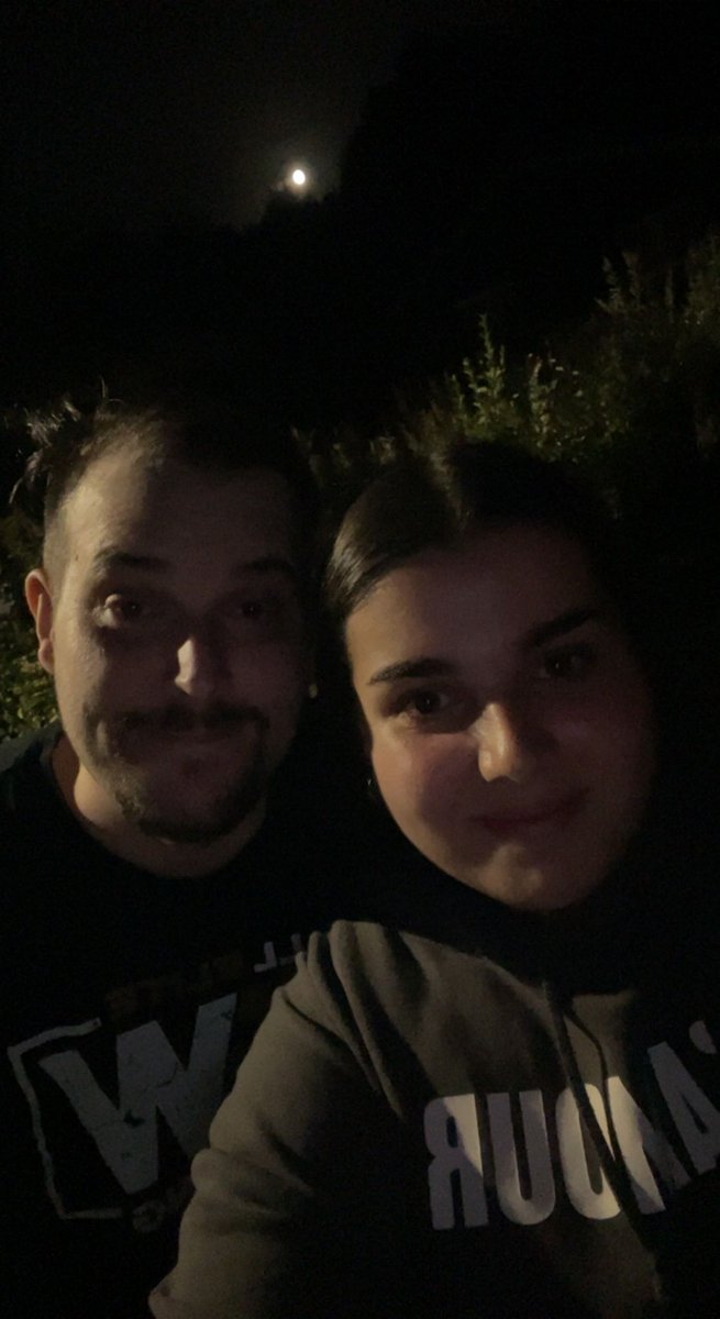 Darkcurry04's tweet photo. Ein Mond selfie mit meiner Nichte #SchlossDankern https://t.co/j8IlwmCidE