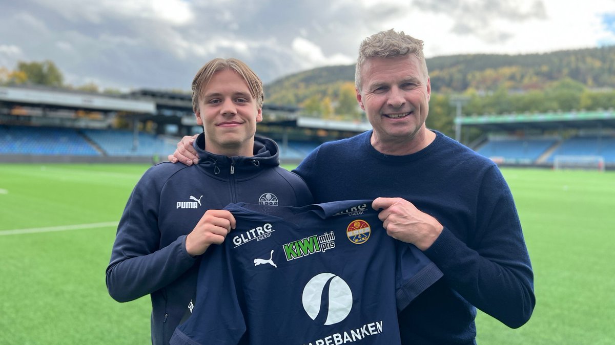 Den 19 år gamle unggutten Jonas Therkelsen har skrevet under på en proffkontrakt ut 2024! #godset

📸<a href="/godset/">Strømsgodset Fotball</a>
