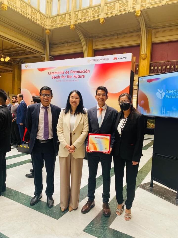 iveth_bernal's tweet photo. “los sueños no se cumplen como quien cumple años, los sueños se madrugan, se estudian y se trabajan”.
#SinLimites #OrgullosamenteUTsem
Felicidades #Keneth 👏🏽👏🏽👏🏽👏🏽
#SeedsForTheFuture https://t.co/6eD1OtshoK