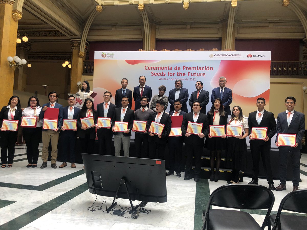 iveth_bernal's tweet photo. “los sueños no se cumplen como quien cumple años, los sueños se madrugan, se estudian y se trabajan”.
#SinLimites #OrgullosamenteUTsem
Felicidades #Keneth 👏🏽👏🏽👏🏽👏🏽
#SeedsForTheFuture https://t.co/6eD1OtshoK