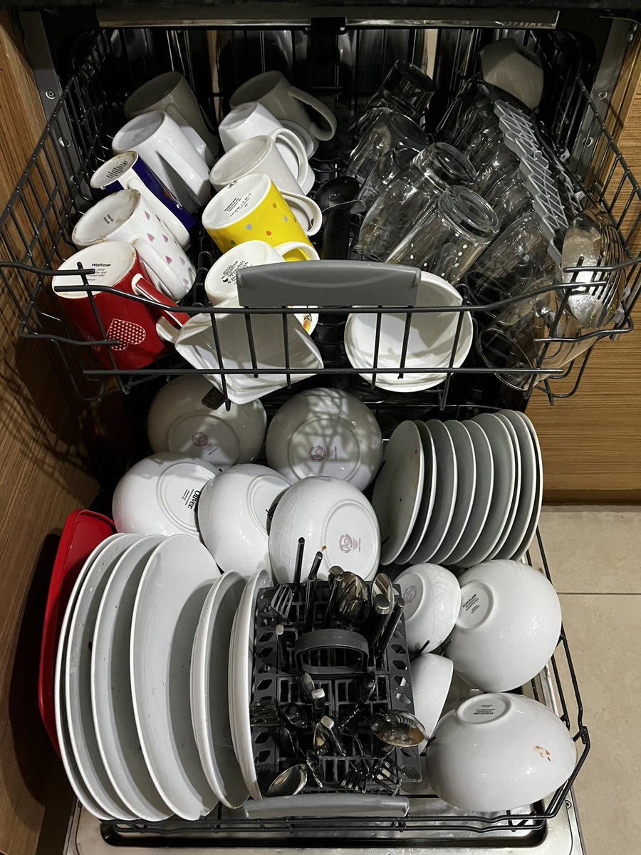 I hate doing the dishwasher, but with energy at a premium I have taken a heightened interest in engineering the perfect stack. #showmeyourstack and I shall offer constructive critique #energybills #EnergyCrisis