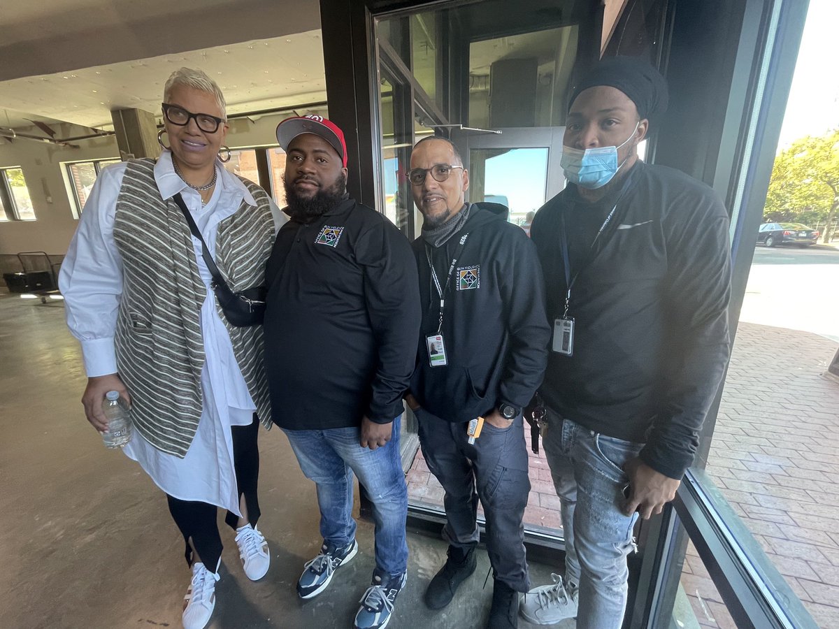OGVPDCGOV's tweet photo. Our Director @LHarlleeHarper and three of our credible messengers attended a ribbon cutting ceremony of the new and much needed Cedar Hill Urgent Care Center in Ward 8.

It opens Monday, October 10, and will operate seven days a week, 8am-8pm @ 2228 Martin Luther King Jr. Ave SE. https://t.co/yXoVpzEEYX