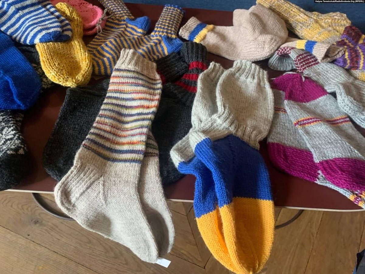 Finns have knitted over 20,000 pairs of socks for Ukrainian soldiers! 

When <a href="/DaliaStasevska/">Dalia Stasevska 🇫🇮 🇺🇦</a> announced this, she never thought she would get this many pairs. Now she's looking for additional transportation to get all the socks to Ukraine. 

Kiitos!
