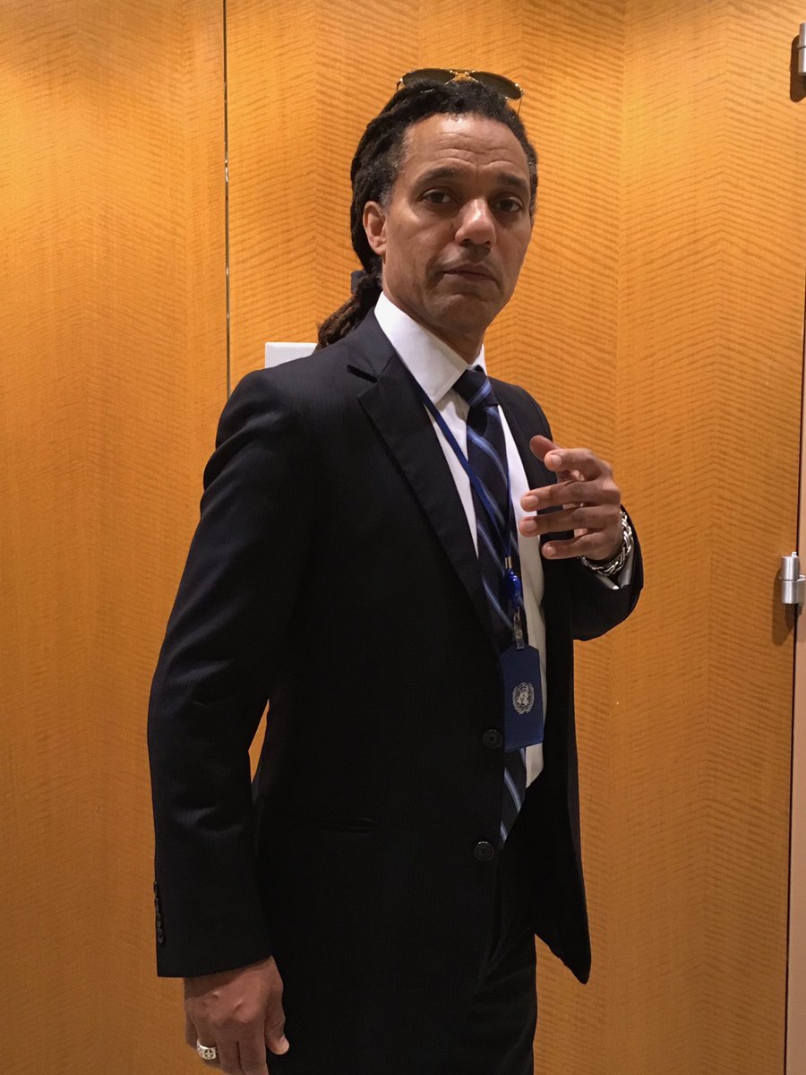 KevinHunter10's tweet photo. My days working for the United Nations HQ 🇺🇳. Suit and tie   @KevinHunter10 @Hervemusic https://t.co/y8oTnDUh9n