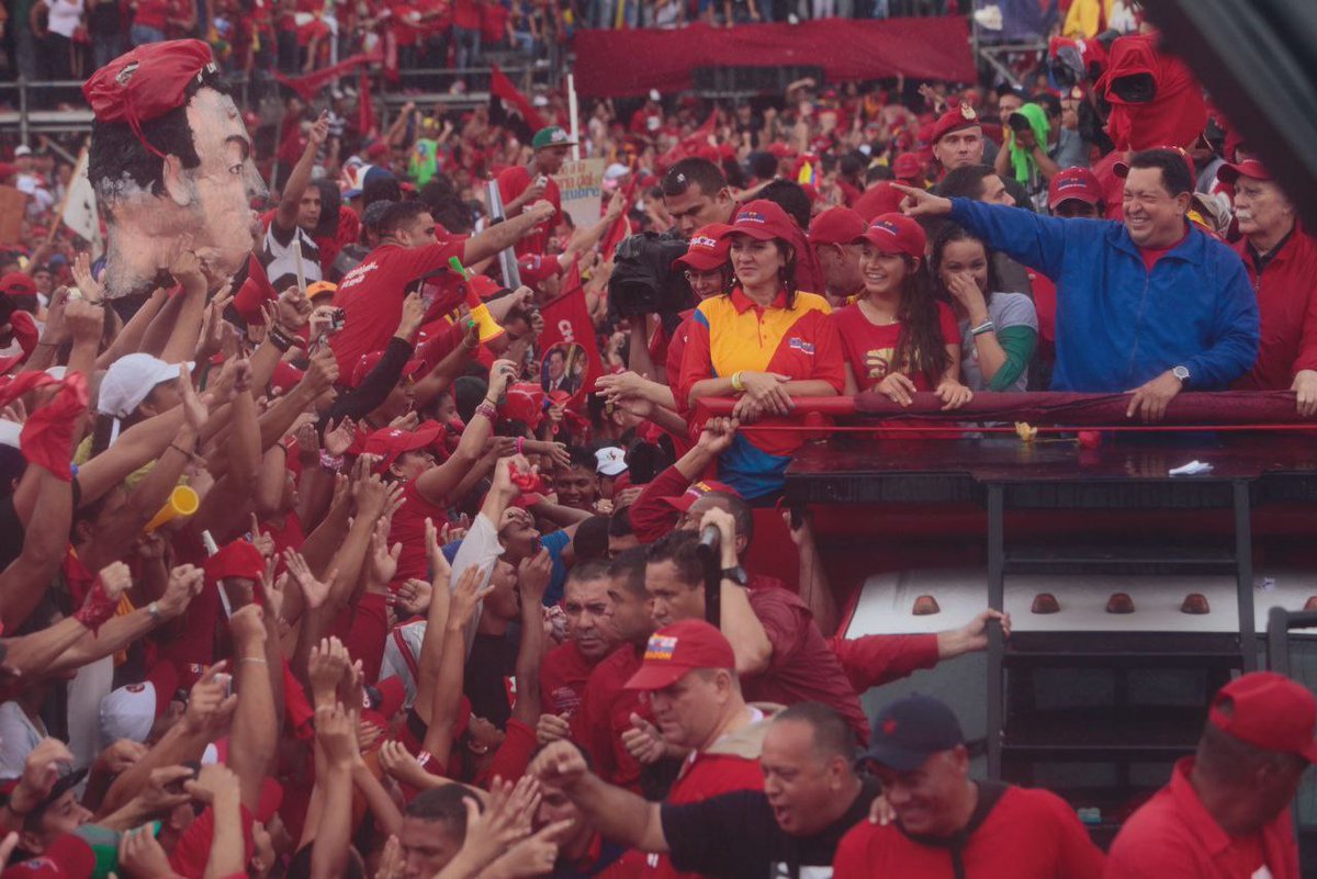 JacquelinePSUV's tweet photo. Orgullosamente chavista hasta los tuétanos!
Tu legado permanece en el pueblo venezolano, hacemos camino Chávez con tu ejemplo y palabra junto a nuestro presidente chavista @NicolasMaduro
Somos protagonistas de La Victoria Perfecta
¡Aquí no se rinde nadie!
#ChávezSeHizoMillones https://t.co/ILyEKMre42