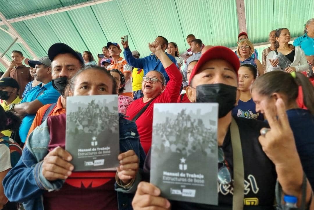 eduardopiate2's tweet photo. Más de 2 mil miembros d los equipos de calles, comunidades y UBCH del ⁦@PartidoPSUV⁩ d San Fernando de Apure y Biruaca, nos concentramos hoy en el gimnasio 12 de Febrero, para preparar la movilización para el acto de juramentación de estas estructuras cuando la DN lo decida https://t.co/7CGtQlLipF