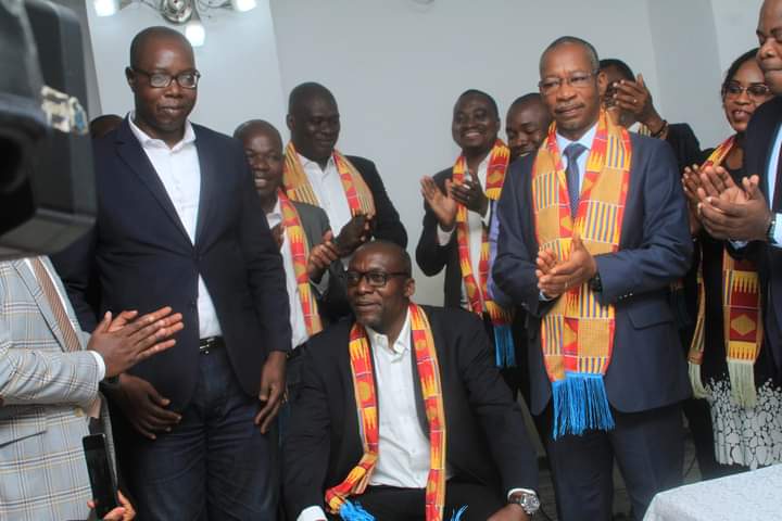 IssifouCoul1's tweet photo. J'ai eu l'honneur de parrainer l'investiture du B.E de l'UJPCY  à sa tête, Danguy Danguy, ce vend 7 oct 22. Les journalistes professionnels des médias contribuent bcp au dévlmnt de la Civ. et nous attendons beaucoup d'eux, en ce qui concerne la commune de Yopougon. https://t.co/nkhWlkNFcJ