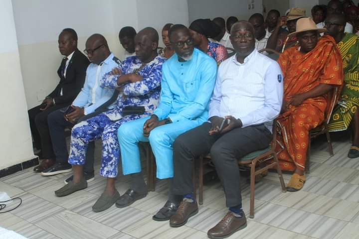 J'ai eu l'honneur de parrainer l'investiture du B.E de l'UJPCY  à sa tête, Danguy Danguy, ce vend 7 oct 22. Les journalistes professionnels des médias contribuent bcp au dévlmnt de la Civ. et nous attendons beaucoup d'eux, en ce qui concerne la commune de Yopougon.