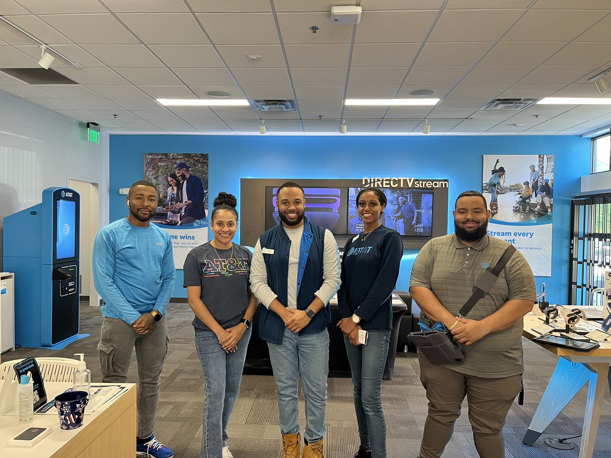 Happy Serve Customers First Week! To my SQUAD Metro Savages, Thank you for all you do day in and day out!!!#MySquad #Savages #Formation 🔥 @Coachk1119 @carawfields @SoutheastStates