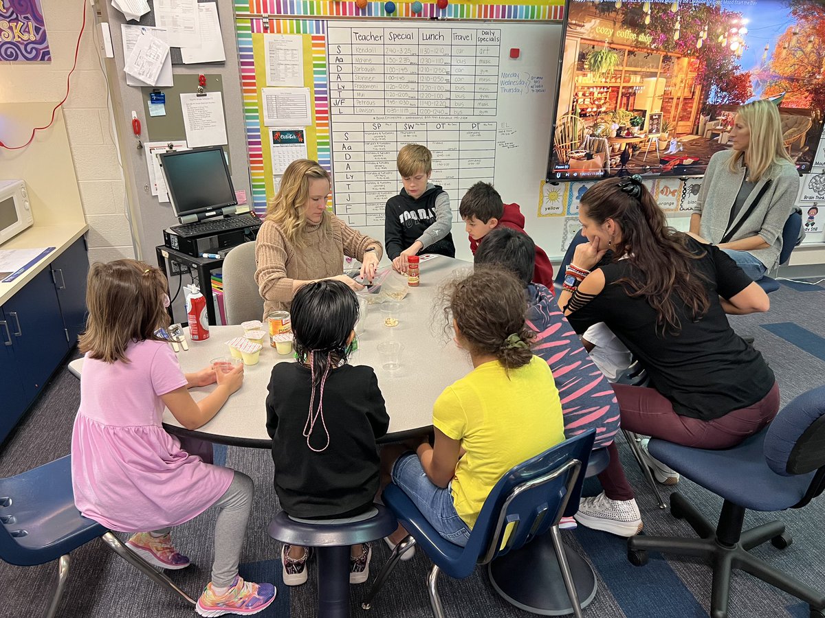 JamiKazdan's tweet photo. We made no bake pumpkin pie in Room 2 today! Happy fall Friday 🎃#wasswolves https://t.co/NIp2mkZhBb