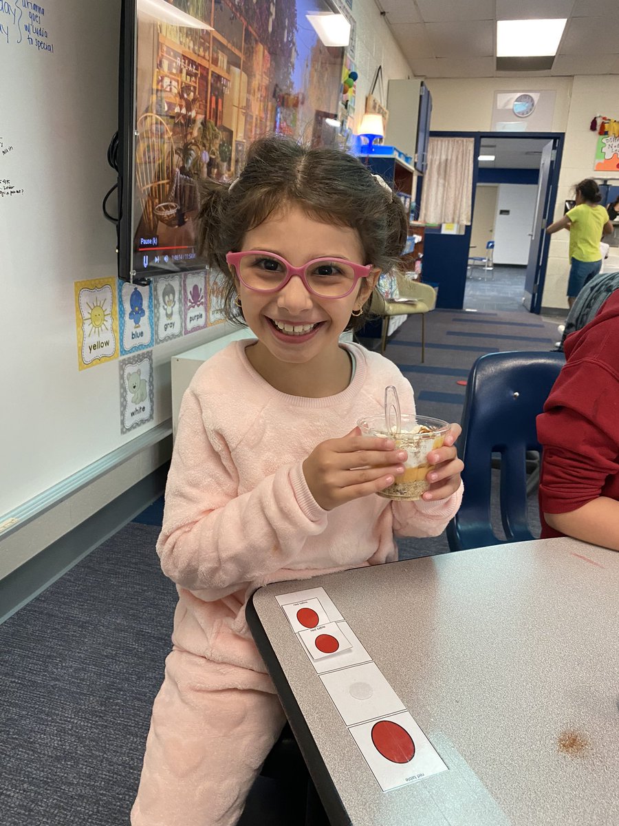 JamiKazdan's tweet photo. We made no bake pumpkin pie in Room 2 today! Happy fall Friday 🎃#wasswolves https://t.co/NIp2mkZhBb