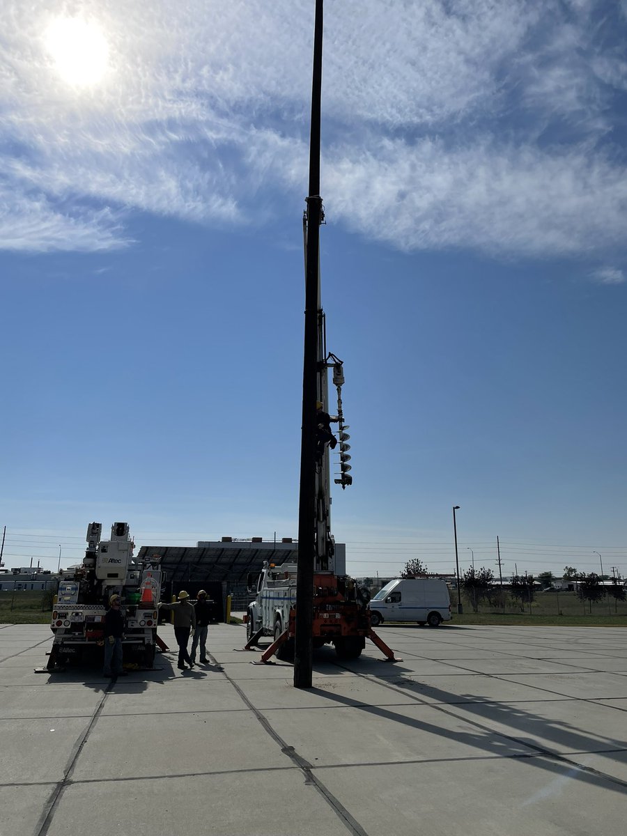 nhs_academies's tweet photo. Yesterday, our students explored a variety of great career opportunities at NPPD. Cybersecurity, drone pilots, transfer station technicians, engineers, and utility linemen were some of the favorites! #npspanthers https://t.co/6bHXNVmhrj