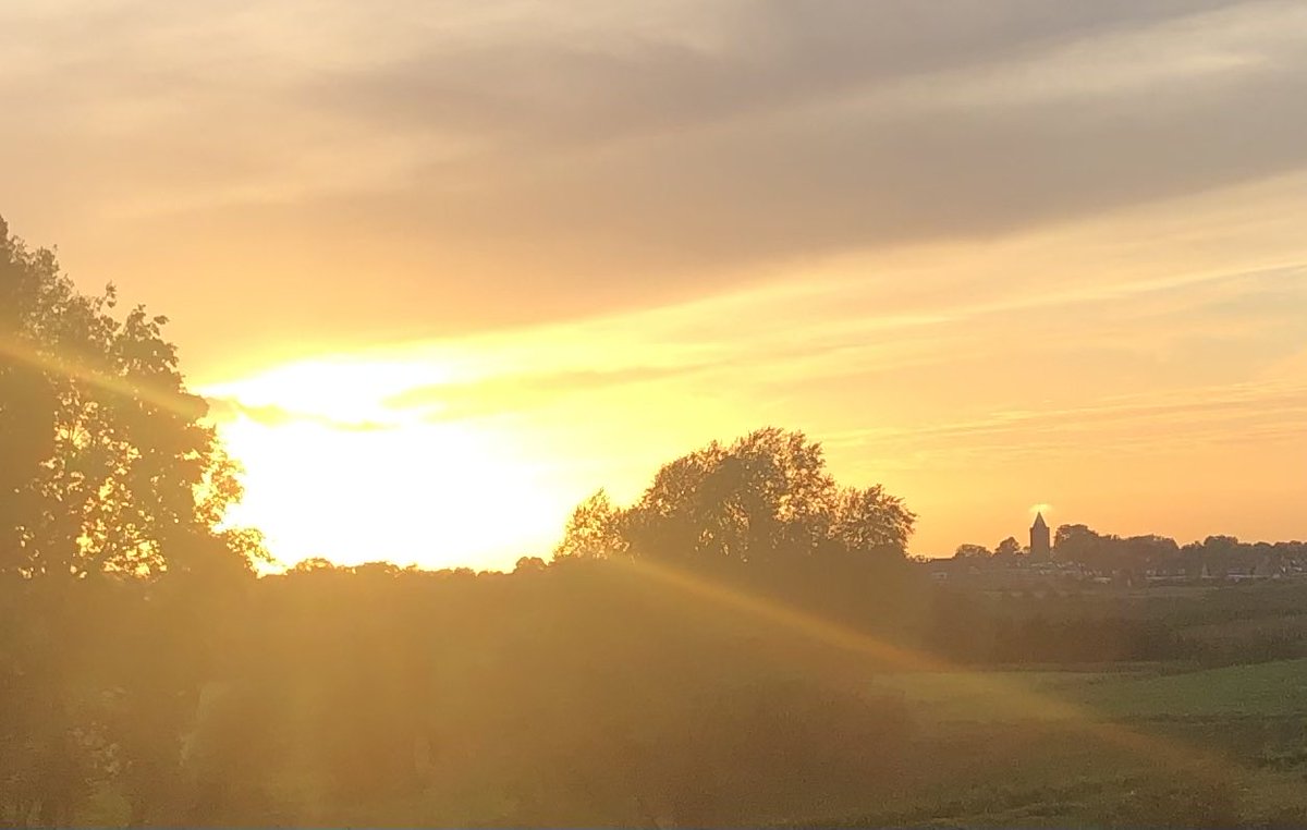Zo zag de zonsondergang bij Schoonrewoerd eruit vanaf de Diefdijk…